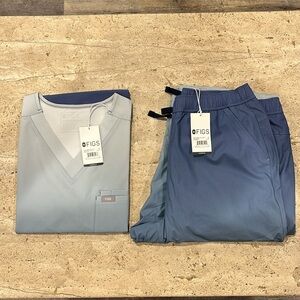 FIGS scrub set. Medium. Ombre blue. Out of stock, limited edition, scrub set.